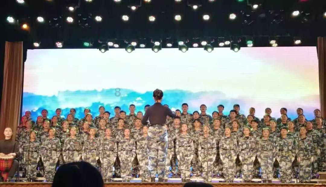 红色鹦鹉逃脱